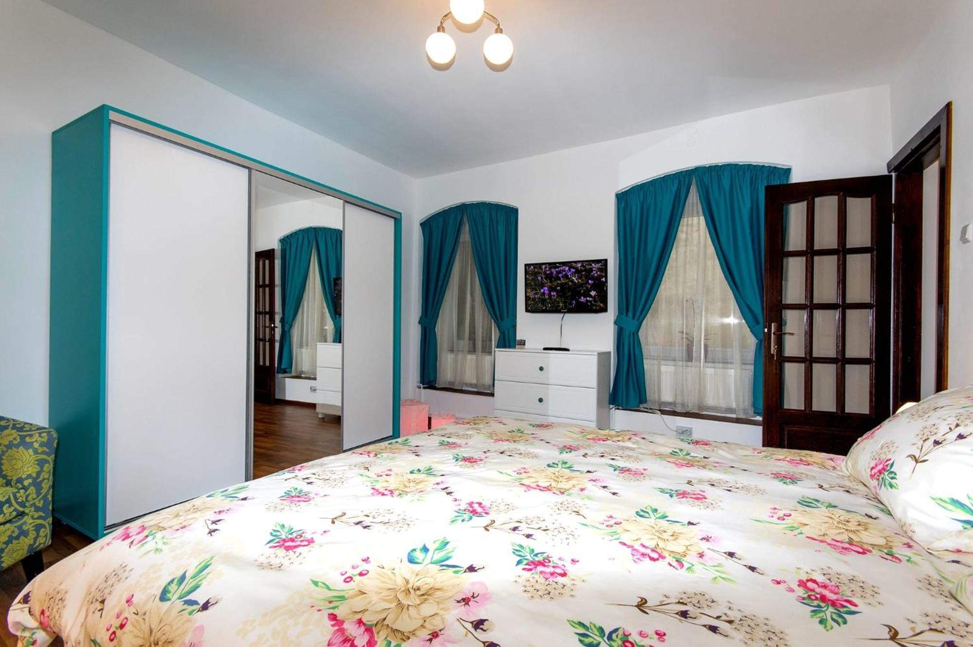 John Residence Apartment Brasov With Parking Option Buitenkant foto