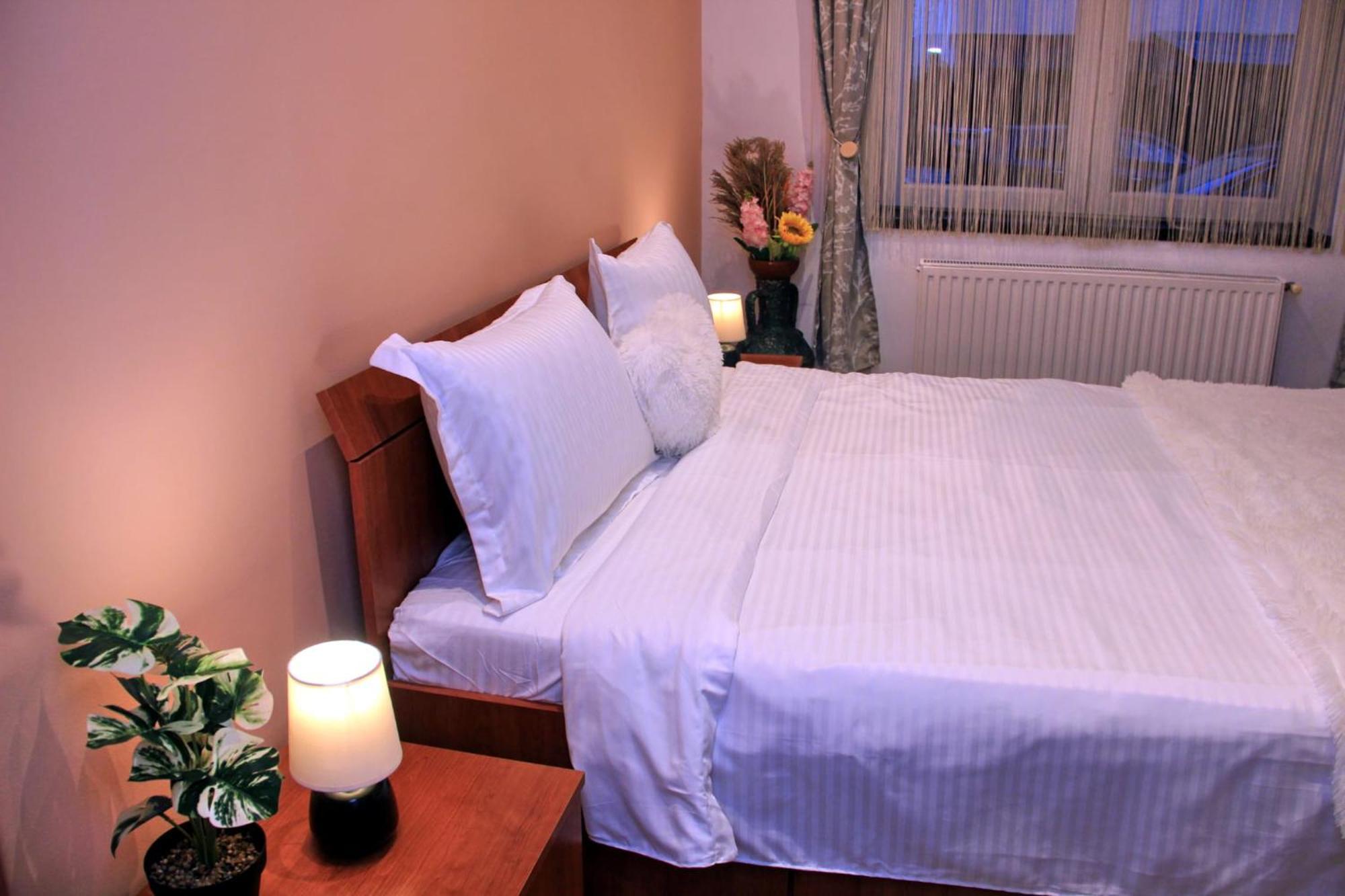 John Residence Apartment Brasov With Parking Option Buitenkant foto