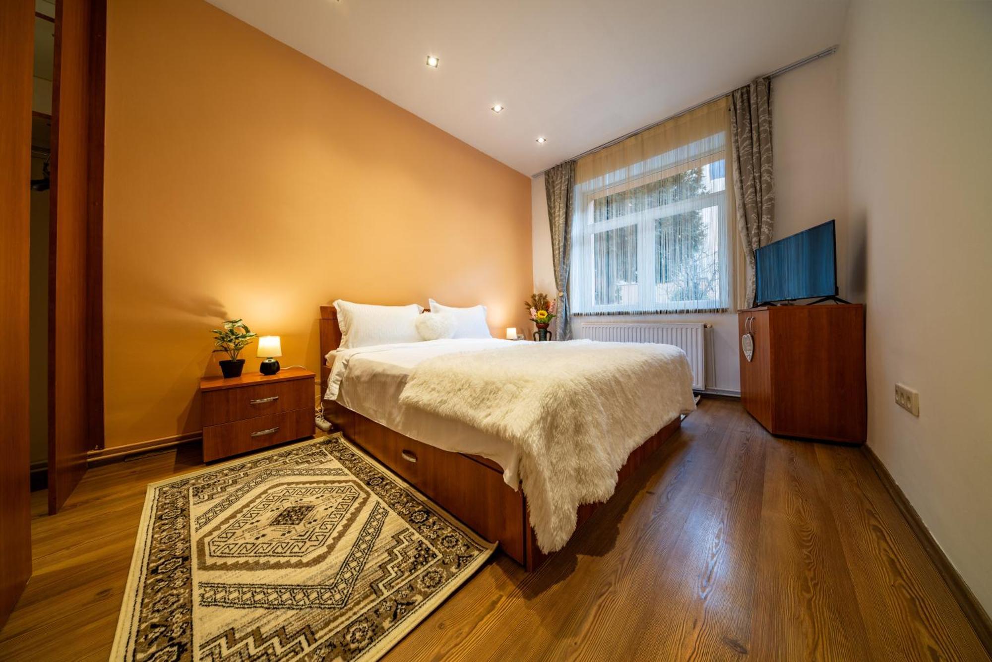 John Residence Apartment Brasov With Parking Option Buitenkant foto