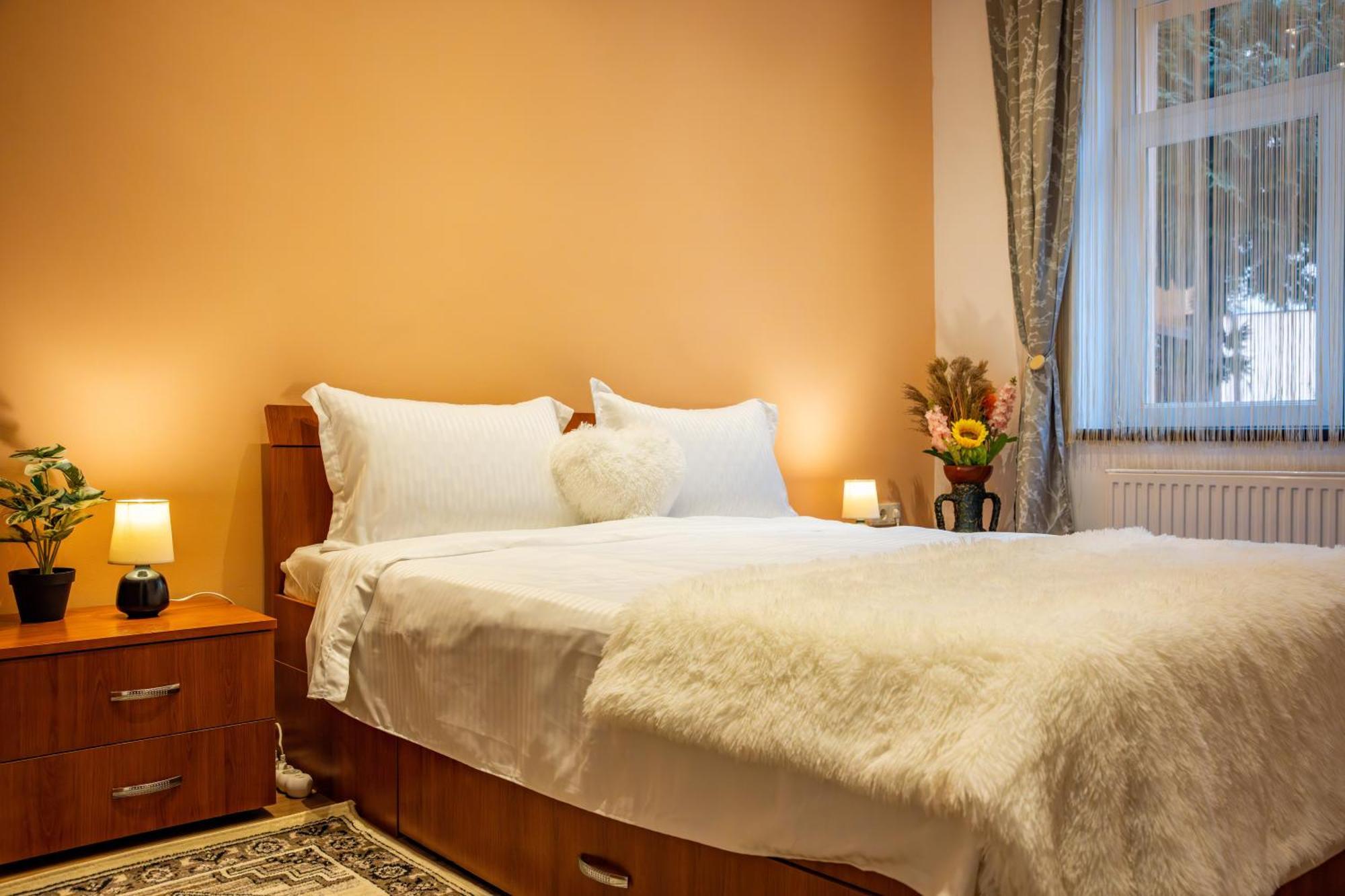 John Residence Apartment Brasov With Parking Option Buitenkant foto