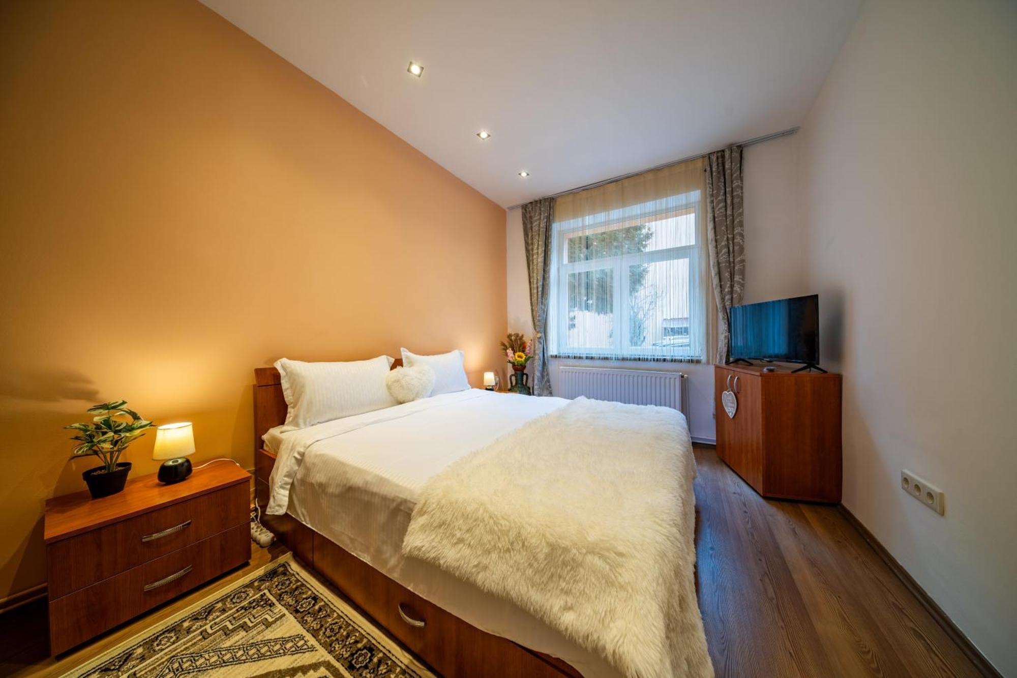 John Residence Apartment Brasov With Parking Option Buitenkant foto